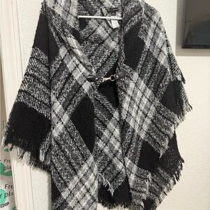 New Directions Black and Gray Plaid Cape